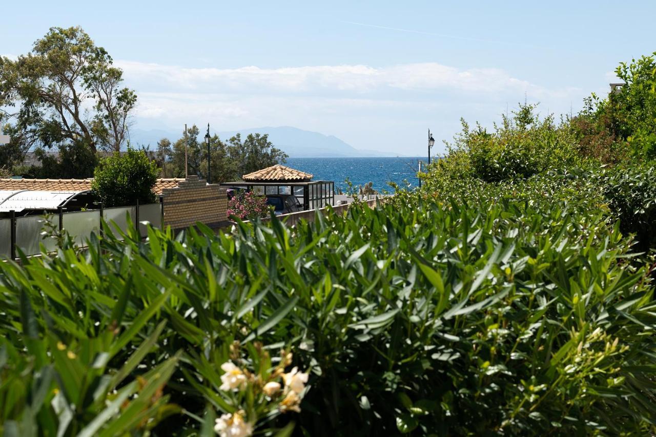 Elisa Seaside Luxury Suite Λουτράκι Εξωτερικό φωτογραφία