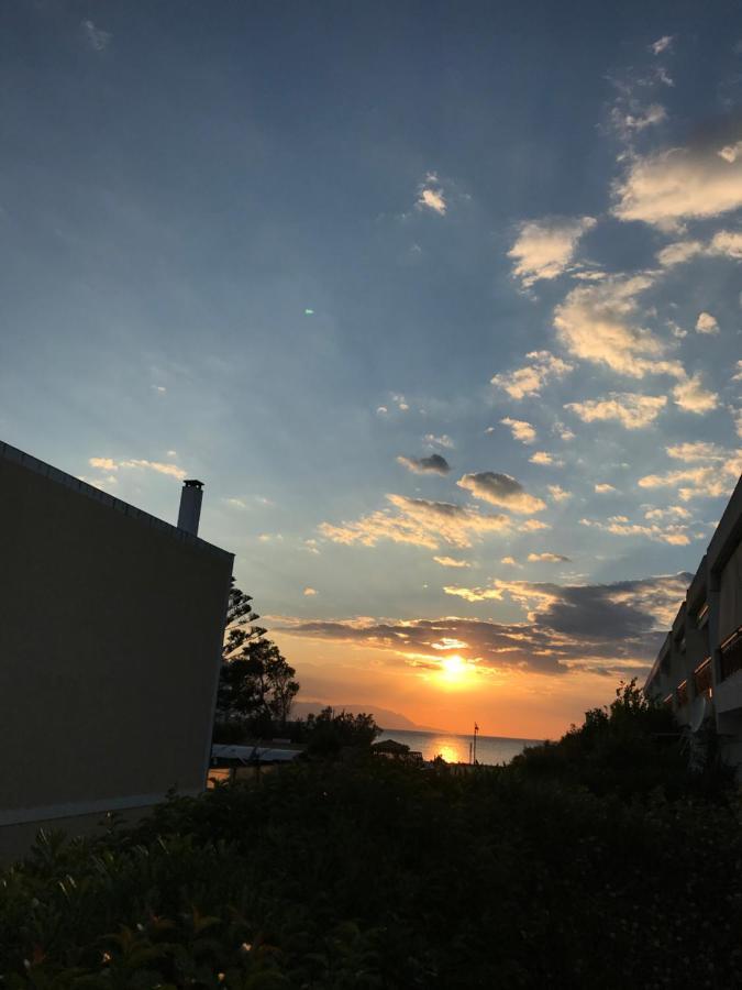 Elisa Seaside Luxury Suite Λουτράκι Εξωτερικό φωτογραφία